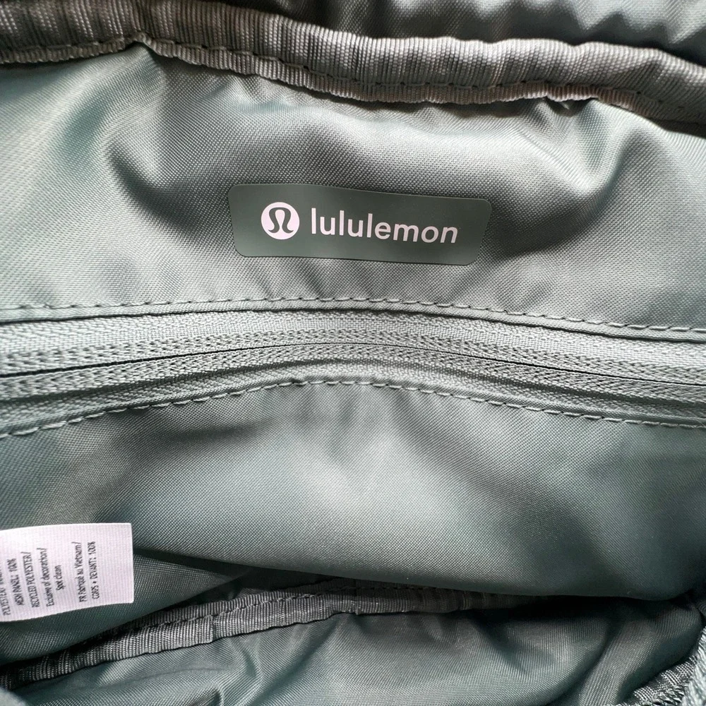 Lululemon Everywhere Belt Bag Green Quilted Puffer Crossbody Travel Running
